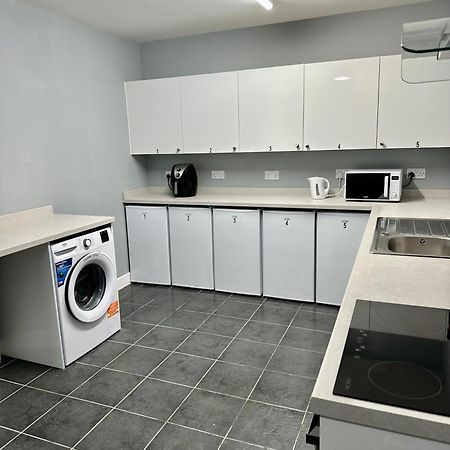 Northolt  Cosy Ensuite Double Room, Near Heathrow Airport מראה חיצוני תמונה