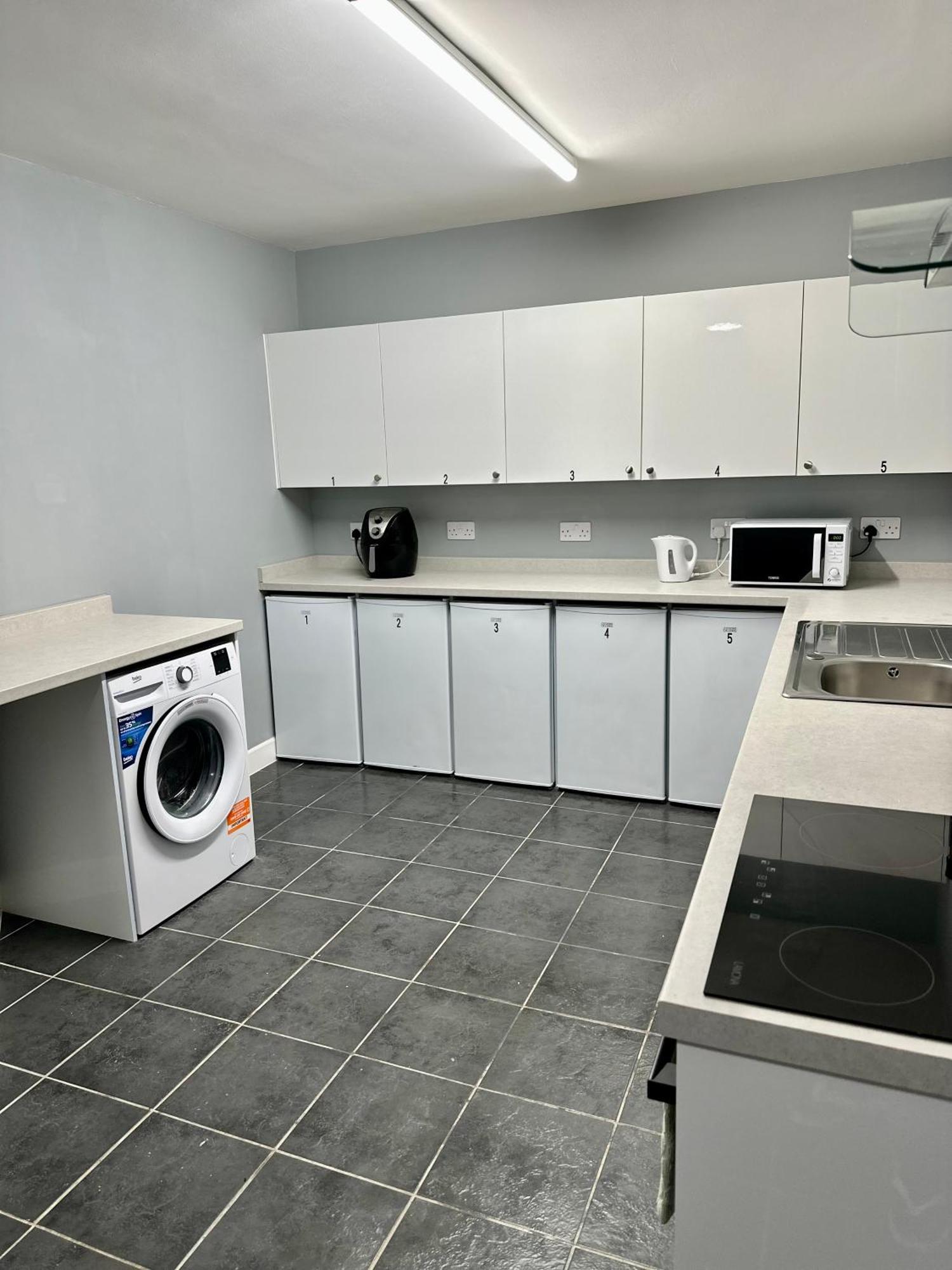 Northolt  Cosy Ensuite Double Room, Near Heathrow Airport מראה חיצוני תמונה
